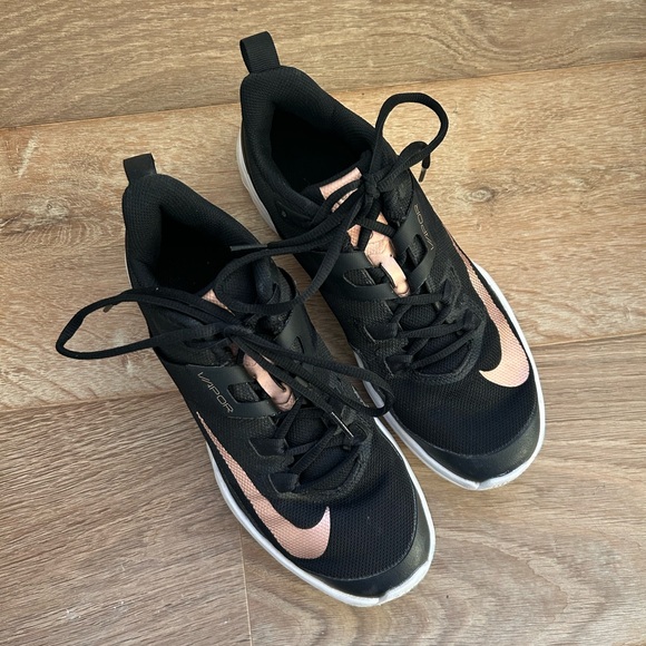 NikeCourt Vapor Lite Tennis Shoe - Picture 2 of 3